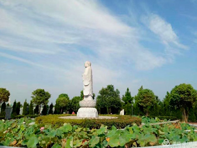 红山寺优美风景